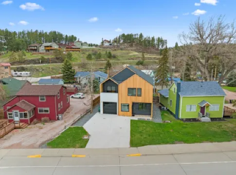 Modern on Main-Walking Distance to Downtown Hill City and Mickelson Trail! Hotels near World's Largest Smokey Bear