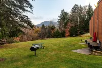 Family-friendly condo with amenities minutes from StoryLand & ski mountains! Hotels in Bartlett