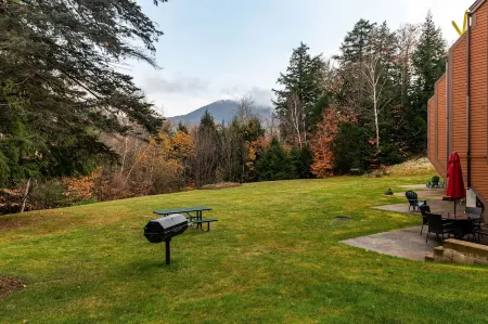 Family-friendly condo with amenities minutes from StoryLand & ski mountains! Отели в г. Glen