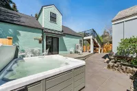 The French Farmhouse at Midtown Manor - Hot Tub!