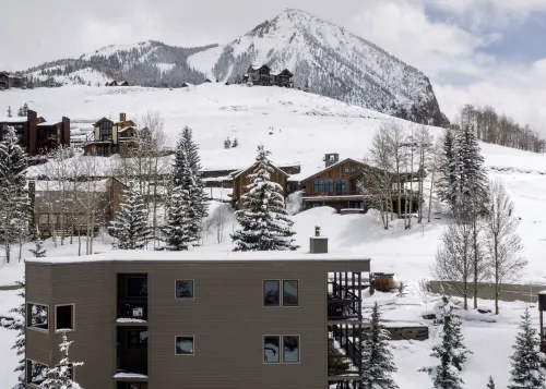 Designer Condo #5, Epic Views, Hot Tub, 75 55" TVs, Sonos, Free Winter Bus