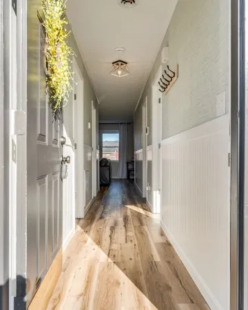 "A River Runs Near It"  beautifully updated townhouse in Elizabethton, Tennessee