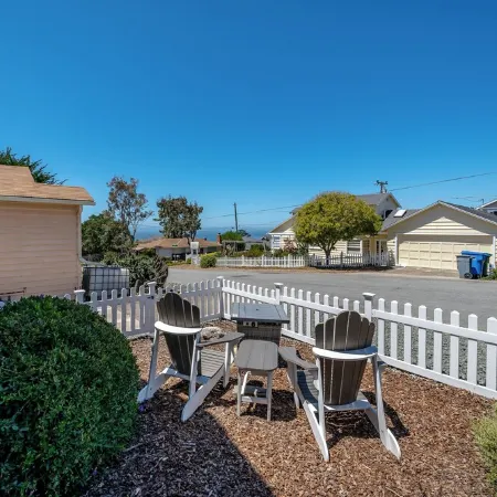 Magical Home on the Hill with Ocean Views - Two Queen Beds and One Full Bed