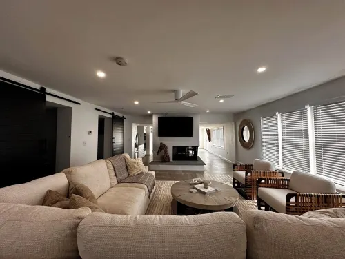 Waterfront home in the town of Old Saybrook, CT, walk to beach in a minute. Hotels in Old Saybrook