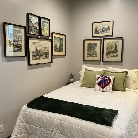 1890 Graystone Cottage behind Historic Home short walk to Downtown & Whiskey Row