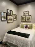 1890 Graystone Cottage behind Historic Home short walk to Downtown & Whiskey Row