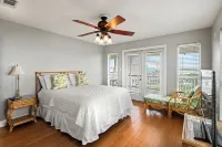 Getting Nauti by the Bay!! 5 Bedrooms, Waterfront!