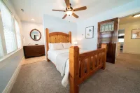 Charming Historic Home with chef's kitchen formal dining, sitting room, & patio Hotels in Payson