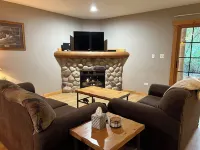 Cozy 2-bedroom cabin steps away from starved rock state park