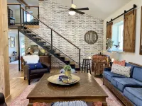 Luxury Horse Barndominium Country Getaway Hotels in Rainbow