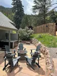 5 bd 4 bth, AC, fireplace, hikes, waterfalls, salt water hot tub, walk to town!