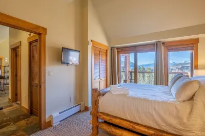 3 Bed Condo at River Run: 5 Minute Walk to Gondola and Restaurants Hotels in East Keystone