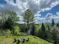 Cozy Secluded Lakefront Chalet With Hottub & Mountain Views - 4-Star