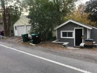 Cozy studio on Conesus Lake with WiFi and AC in wonderful Livonia