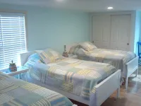 5BR-Beautiful Chatham-Year Round-Sleeps up to ten (10 1 Mile to Town! - balcony