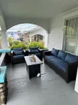 Roomy 5BR 1/4 mile from Main St