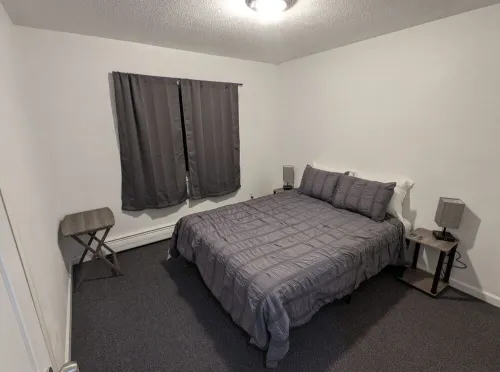 The Moorhead Place. Dog Friendly, Warm Home Near Colleges and Medical Centers