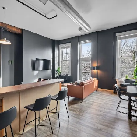 Huge King Bed Loft Downtown - Balcony - Grocery - Brewery - Court Ave Nightlife