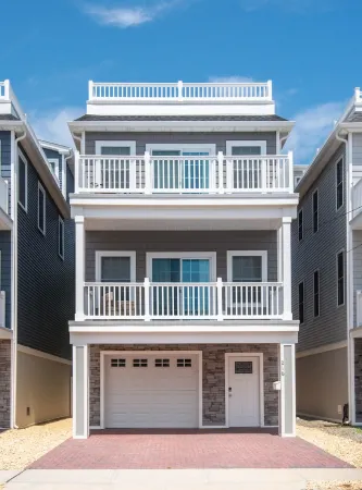 Walking Distance to Beach & Bay - Steals & Deals for Last Few Weeks of Summer