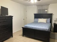 "Charming Escape: King & Queen Beds in a Quiet Neighborhood! Hotels in Mount Pleasant