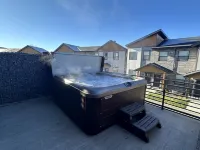 Powder Mountain, Snow Basin, and Pineview Reservoir nearby with private hot tub