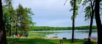 Private Beach, Beautiful Lake Home, Fishing, Recreation - Everything You Need! - Feriehus