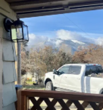Cozy cottage in downtown Hamilton in the heart of the Bitterroot Valley.