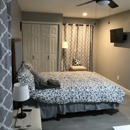New remodeled Centrally located 2 Bedroom Home Near Everything Отели рядом с достопримечательностью «Парк аттракционов Busch Gardens»
