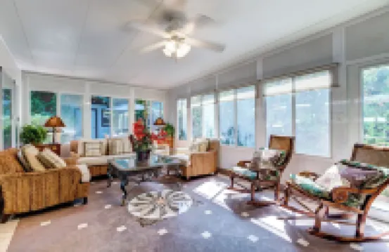 Disneyland Walking Distance Home or 2 min Drive.