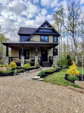 Cozy Mountain Escape—Sweetgrass Retreat for Romance & Family Fun