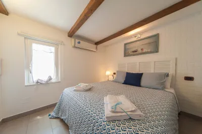 Belleville Holiday Home - a stone's throw from the Cathedral