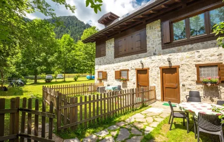 Apartment surrounded by greenery in Val Concei Отели в г. Ledro
