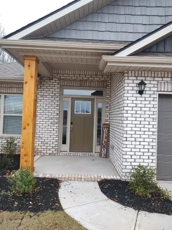 Beautiful New House in the center of Boiling Springs