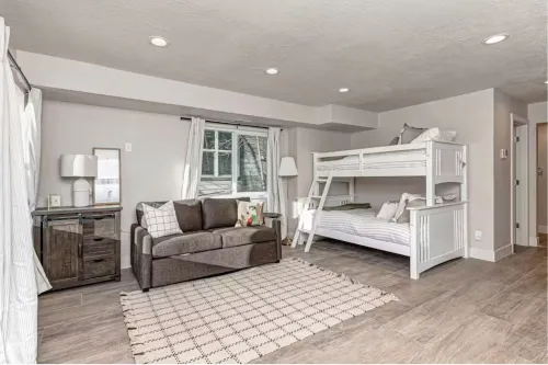 7 Minute Walk to Town Lift and Main Street - Spacious Mountainside Retreat!