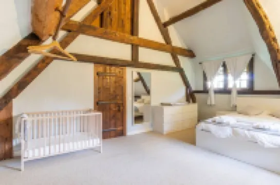 Dream 6-bedroom Villa with private tennis court, Sauna & Jacuzi.