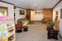 Indoor Pool , Hot Tub, Game Room & Gym - Homestays