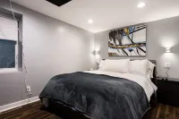 High tech 1BR Condo with Basement Lounge โรงแรมใน