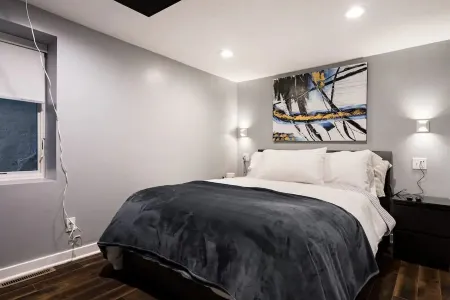 High tech 1BR Condo with Basement Lounge Отели в г. Уилмингтон