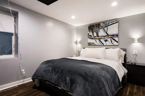 High tech 1BR Condo with Basement Lounge