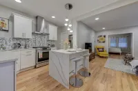 Cozy Downtown 1BR w/ Parking