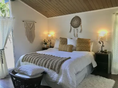 Casa del Sol - Peaceful home away from home. Hotels in Upper State Street