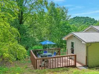 The Honeycomb Hideout-Charming 2-bedroom house in marvelous Bakersville