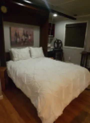 Minutes to HUNDREDS of wine tasting rooms/wineries!