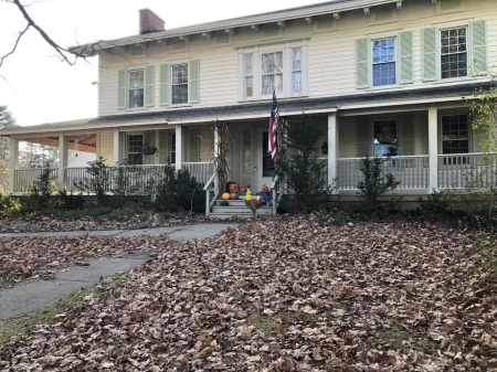 Inn on Great Sacandaga Lake Отели в г. Мейфилд