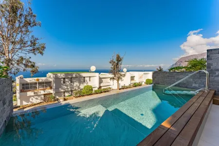 Luxusapartment mit Infinity-pool und Spektakulärem Meerblick Отели рядом с достопримечательностью «Пляж Лос Гигантес»