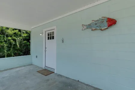 Adorable Chesapeake Bay Beach Cottage B Just 1 Block from the Sand! Отели рядом с достопримечательностью «Парк штата Ферст Ландинг»