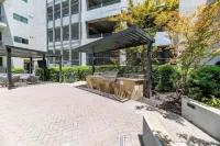 Lux 2Bed Studio  Prime Location  Pool  Gym
