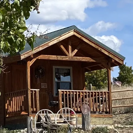 'Wolf Den'-A Perfect Romantic Honeymoon cabin and a Sportsman's Paradise Cabin