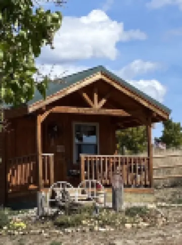 'Wolf Den'-A Perfect Romantic Honeymoon cabin and a Sportsman's Paradise Cabin