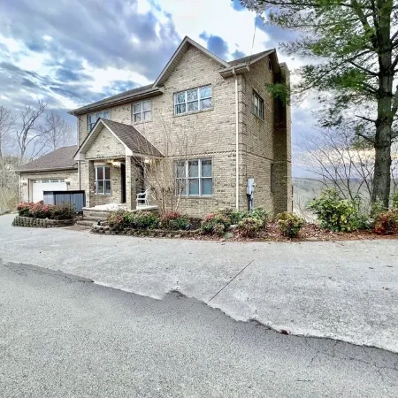 Sunset Ridge-Sleeps 16-Panoramic Lake Cumberland Views-3 Decks-Jamestown Marina